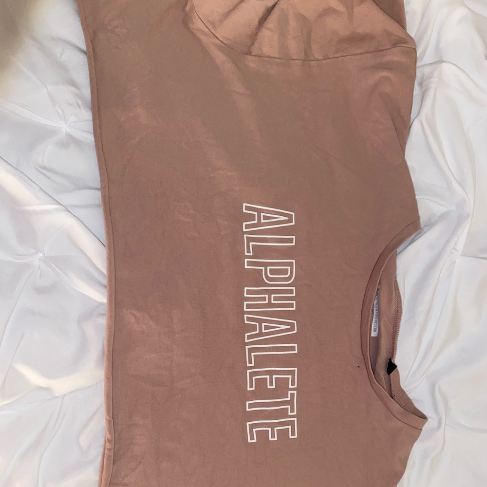 Cropped Alphalete tshirt